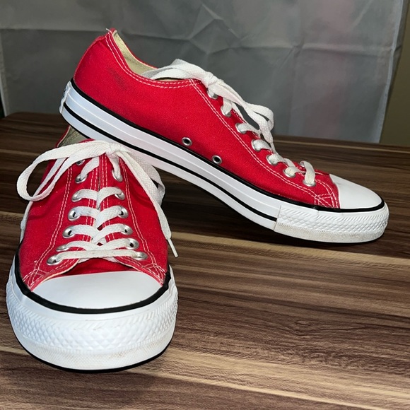 Red Converse sneakers - Picture 2 of 13